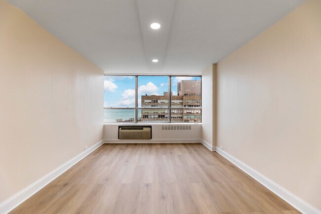 Building Photo - 4800 S Chicago Beach Dr