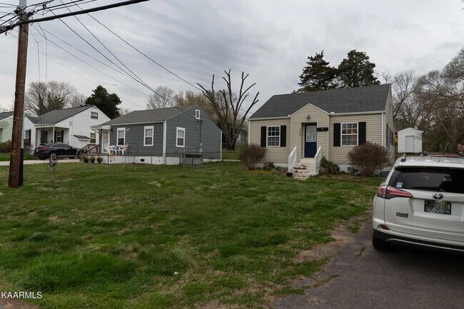 Building Photo - Updated North Knoxville Gem | Massive Fenced Yard & Prime Location!