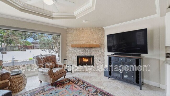 Building Photo - 156 Trelawney St