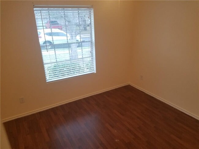 Building Photo - 1609 Honeysuckle Ln