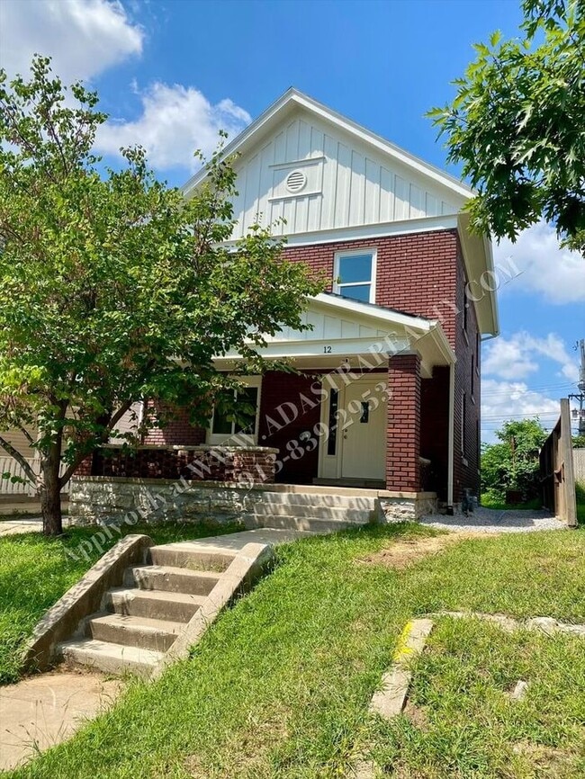 Primary Photo - Remodeled 3 Bed 1.5 Bath Home in Kansas Ci...