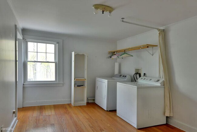 Building Photo - 2 br, 1 bath House - 8 Main St