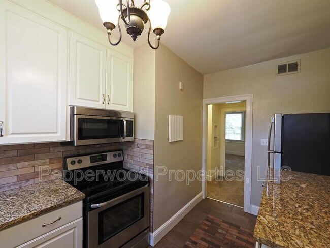 Building Photo - 542 Palmetto St