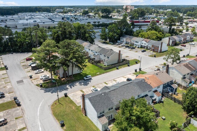 Building Photo - 635 Myrtlewood Cir