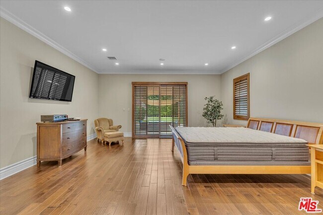 Building Photo - 5310 Leghorn Ave