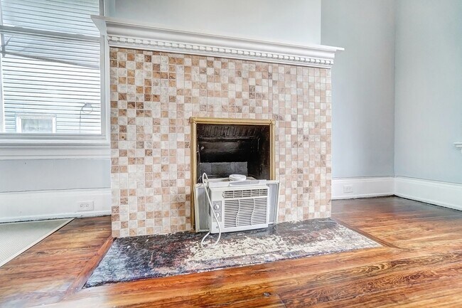 Building Photo - Three Bedroom in Cincinnati!