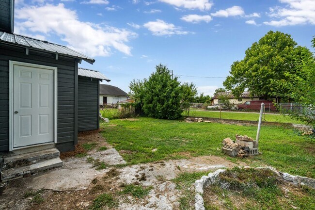 Building Photo - Your Dream Rental Awaits – Fully Renovated and Move-In Ready!