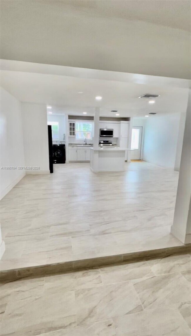 Building Photo - 1800 SW 87th Ave