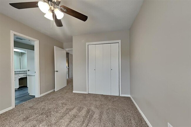 Building Photo - 11942 Hillbrook Dr