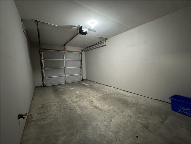 Building Photo - 744 Royal Sunset Dr