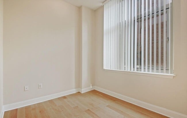 Building Photo - Incredible Luxury 2BR/2BA Condo Includes G...