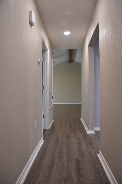Building Photo - 8318 Grey Knoll Dr
