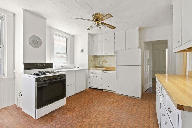 Primary Photo - 29 Gibbens St