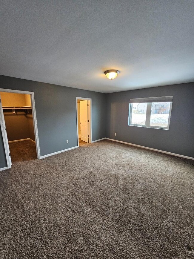 Building Photo - 949 Madison Ln