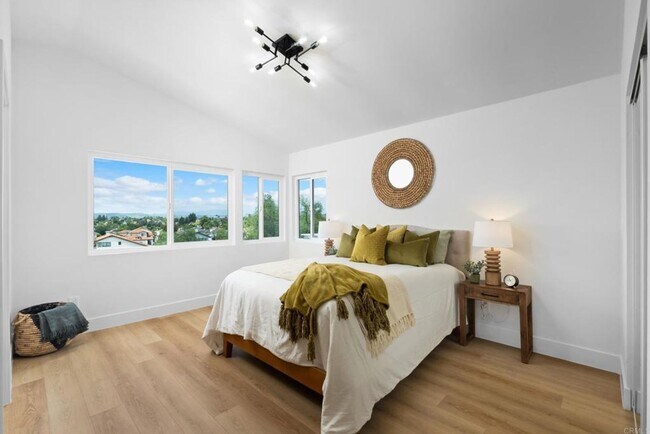 Building Photo - Furnished Oceanside Home - 3 Bedroom 2-1/2 Bathroom - Renovated