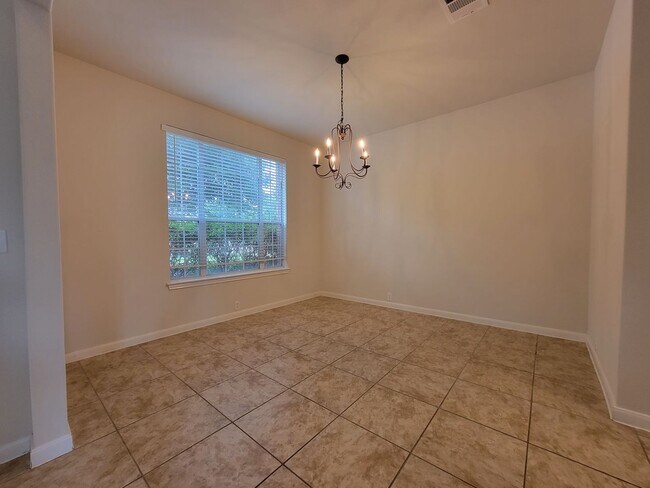 Building Photo - Charming & Spacious 4/BR 3/BR Home – Pet F...
