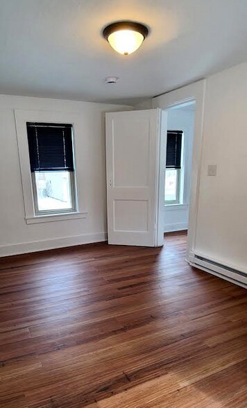 Building Photo - 287 Main St