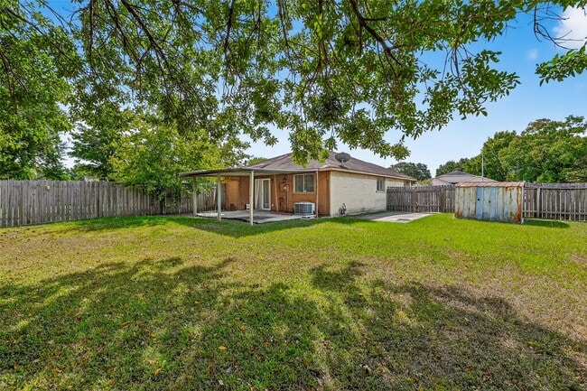 Building Photo - 7407 Alegria Dr