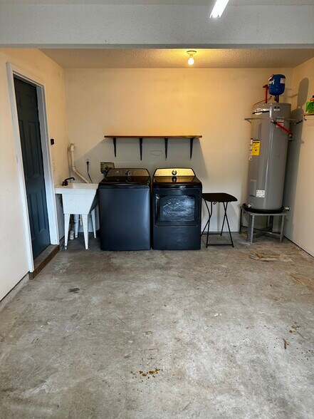 Building Photo - 21 Maplecrest Dr