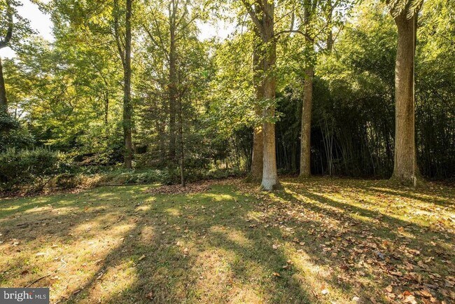 Building Photo - 6710 Persimmon Tree Rd