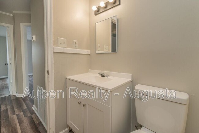 Building Photo - 821 Forsythe St