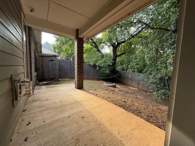 Building Photo - Amazing 3 bed 2 bath duplex near NW 122nd St