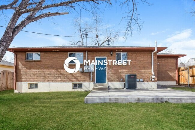 Building Photo - 4 Bedroom Pet-Friendly Home in DENVER, CO ...