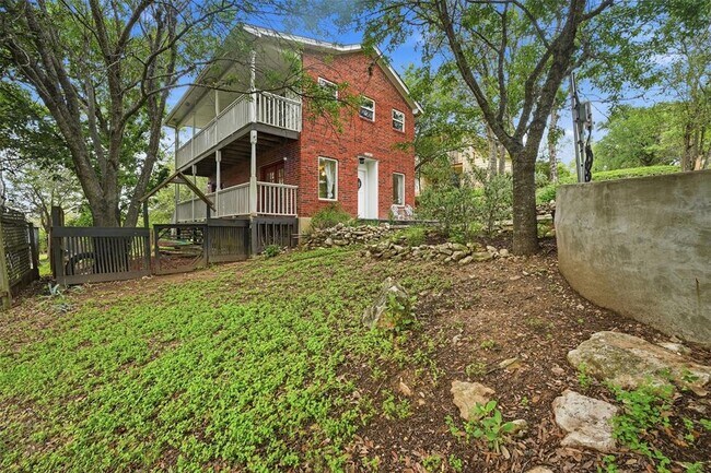 Building Photo - 1104 Franklin Dr