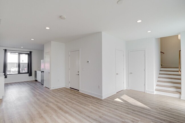 Building Photo - Luxury 3 Bed Townhome in Durham RTP