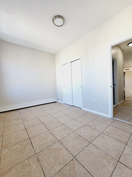 132 Wilkinson Ave 2R - 134 Wilkinson Ave