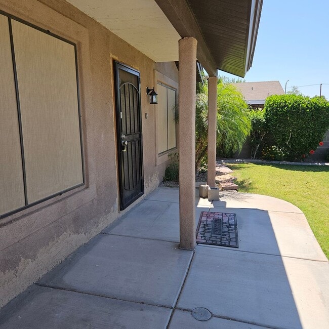 Building Photo - 3 bedroom/2 bath home for Rent