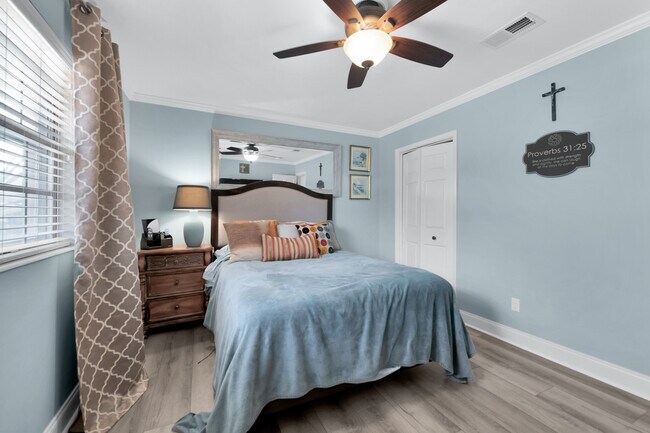 Building Photo - 111 Bayshore Ct NE