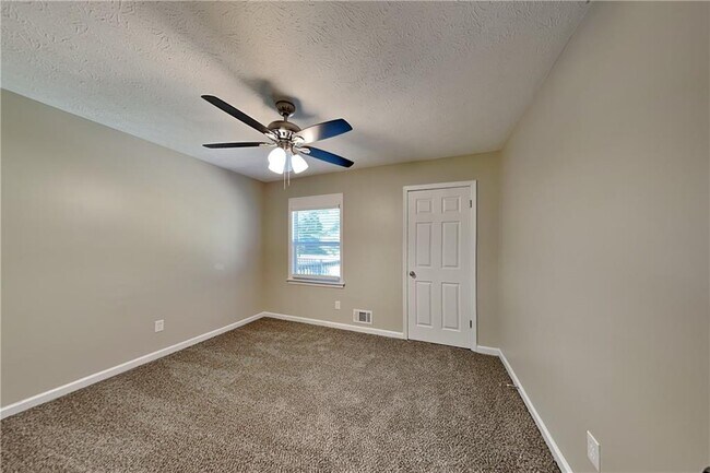 Building Photo - 166 Kelly Ct