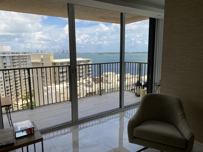 Building Photo - 1450 Brickell Bay Dr