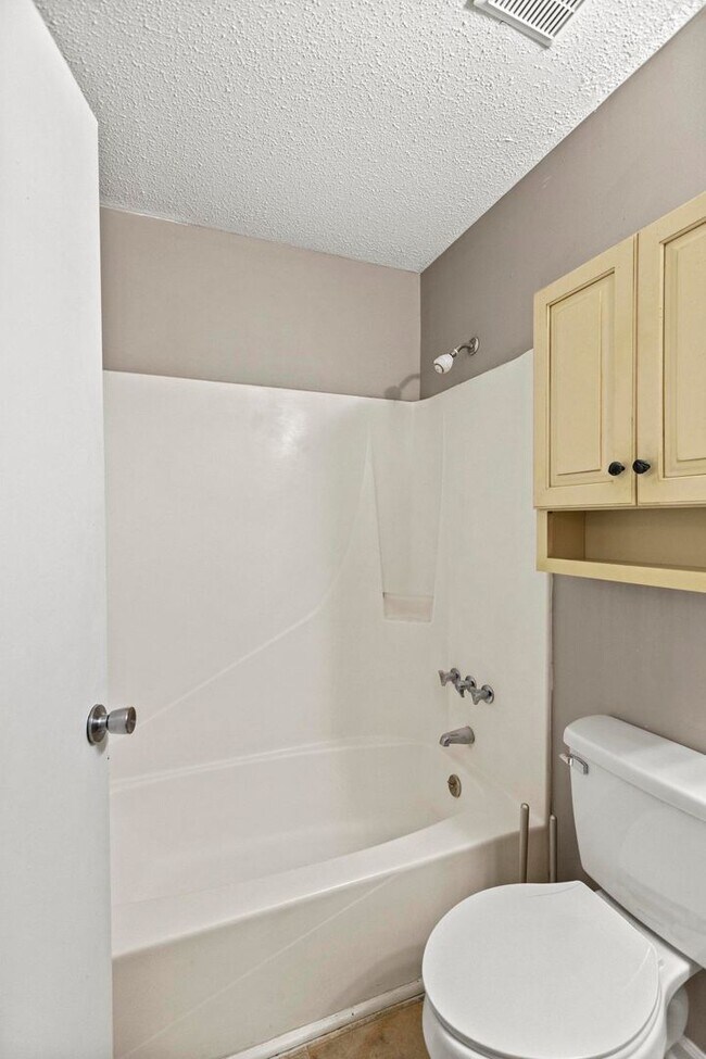 Building Photo - 130-132-132 Pine Crest Dr