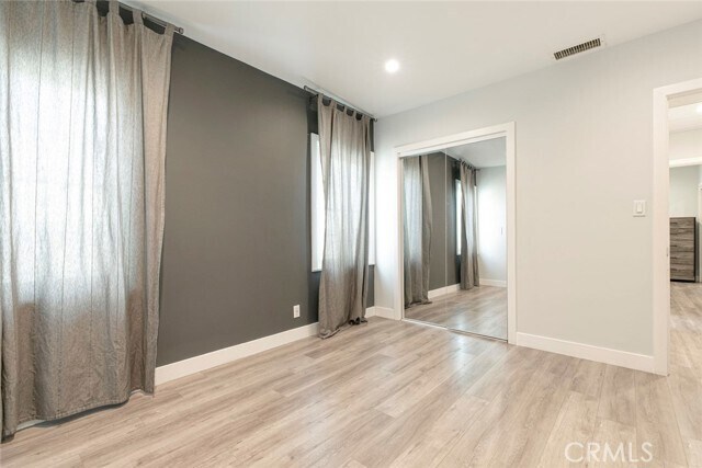 Building Photo - 1527 N Screenland Dr