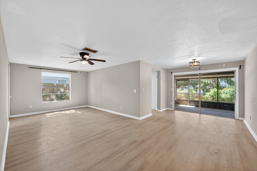 Building Photo - 1712 Village Ct