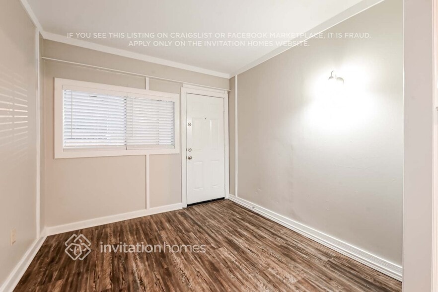 Building Photo - 2324 Lovell Dr