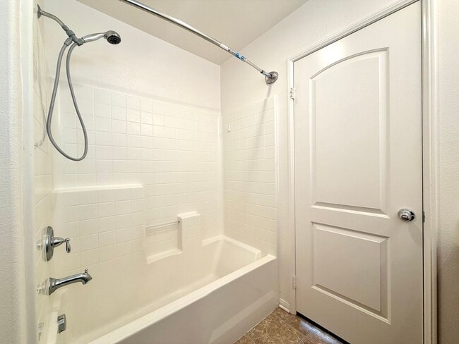 Building Photo - Stylish 2-Bedroom Living with Community Amenities