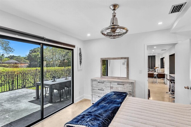 Building Photo - 5602 S Travelers Palm Ln
