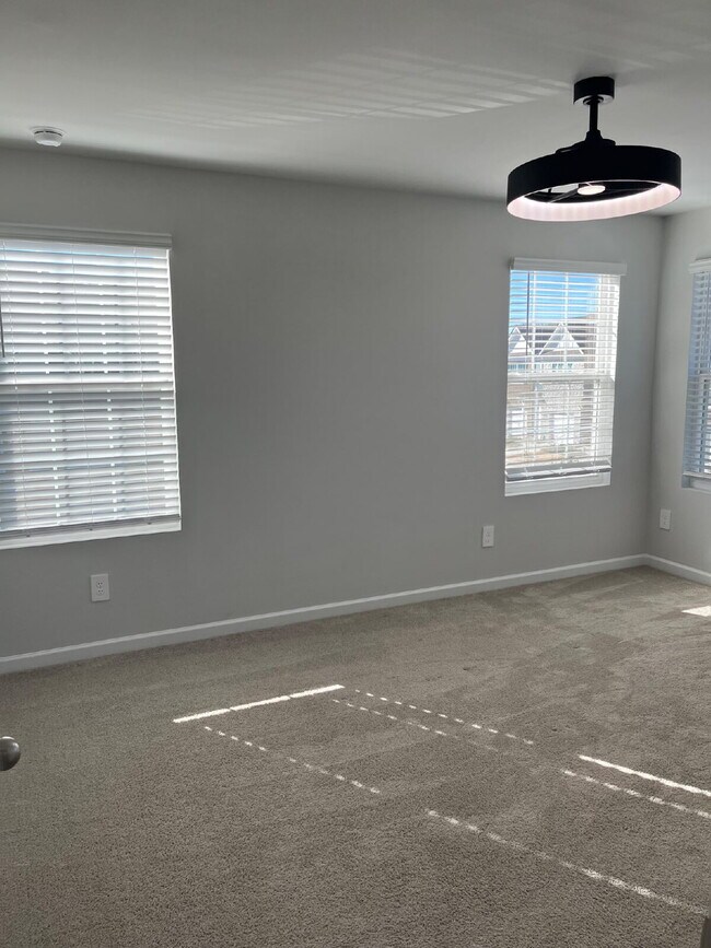 Building Photo - 453 Augustine Dr