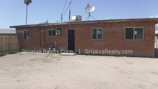 Building Photo - 4626 E Douglas St