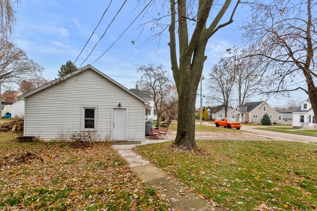 Building Photo - 1136 Fond Du Lac Ave