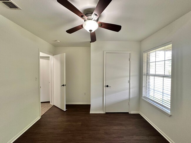 Building Photo - 3 Bedroom 2 Bath Rental in Whitehouse ISD!...
