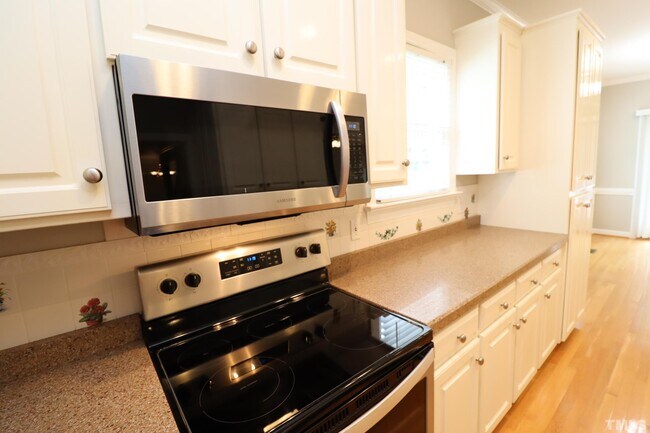 Building Photo - 100 Pebble Ridge Farms Ct