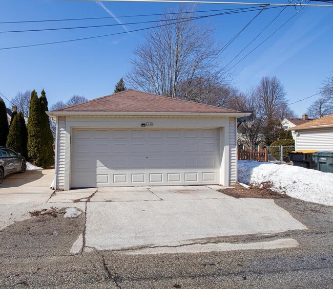 Building Photo - 2630 N 67th St