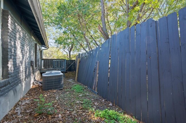 Building Photo - 2603 Parker Ln