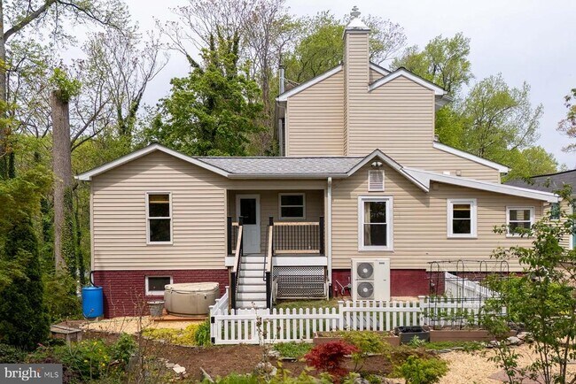 Building Photo - 1611 Avenue B
