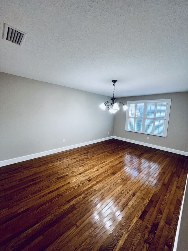 Building Photo - 273 Hollywood Forest Dr