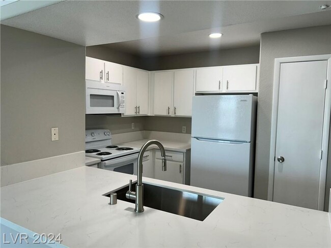 Building Photo - EXCELLENT SILVERADO RANCH CONDO IN INCREDI...